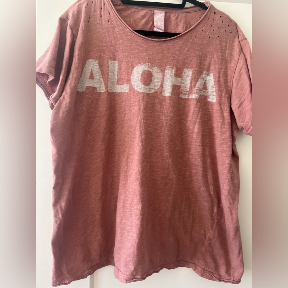 MAGNOLIA PEARL ALOHA Tee
“One size fits most”